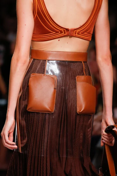 Look 32